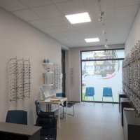 Оптический салон и зал ожидания в кабинетах офтальмолога