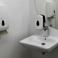 Оптический салон и зал ожидания в кабинетах офтальмолога