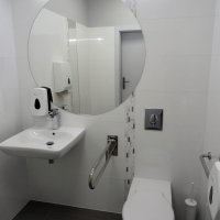 Оптический салон и зал ожидания в кабинетах офтальмолога