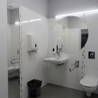Оптический салон и зал ожидания в кабинетах офтальмолога