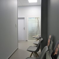 Оптический салон и зал ожидания в кабинетах офтальмолога